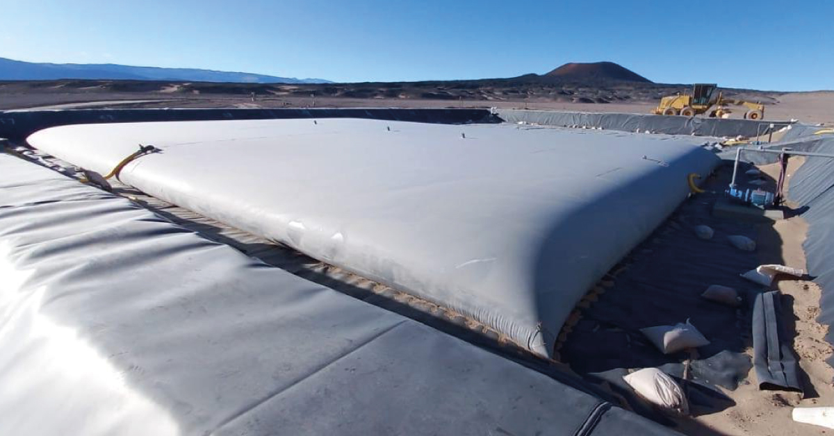 Una solución versátil, reutilizable y eficiente para el almacenamiento de líquidos, evitando la evaporación. 