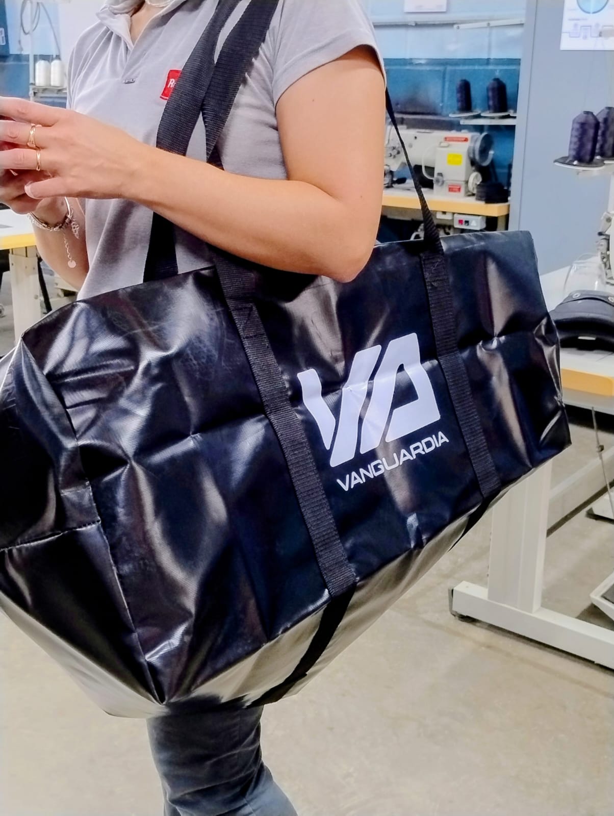 Bolso de mano de lona PVC, resistente y de gran capacidad 